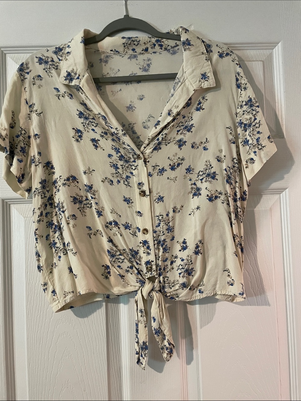 Source Unknown Cream Button-Front Floral Tie-Front Shirt